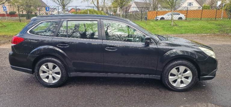 SUBARU outback  2LITRE boxer TDIESEL 4X4 FULL MOT LOW MILES 2012. STUNNING 