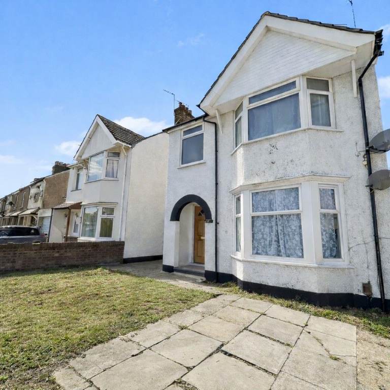 1 Bedroom Flat - Stoke Road, Slough