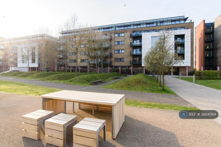 2 bedroom flat in Ferry Court, Cardiff, CF11 (2 bed) (#2924064)