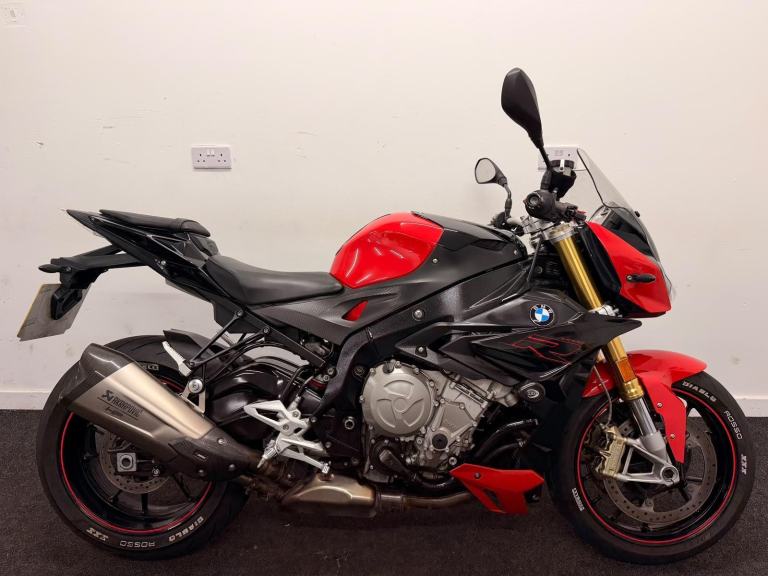 BMW S1000R SPORT ** AKRAPOVIC EXHAUST - ADJUSTABLE LEAVERS - CRUISE CONTROL **