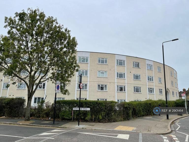2 bedroom flat in Charlton Court, London, E6 (2 bed) (#2901414)