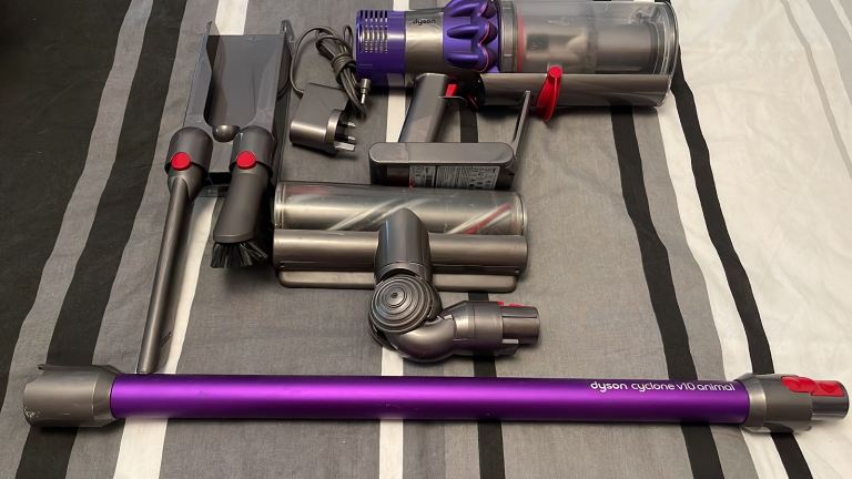 Dyson Cyclone V10 Animal Cordless Vacuum Cleaner - Good Condition