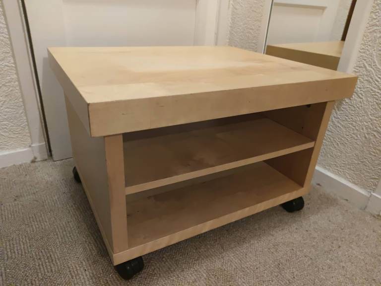 Wooden TV Stand / Coffee Table on Wheels – Excellent Condition