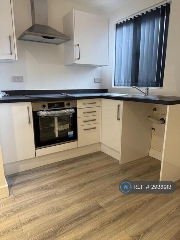 1 bedroom flat in Halliwell Road, Bolton, BL1 (1 bed) (#2938913)