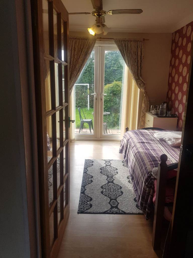 Nice furnished room to rent 