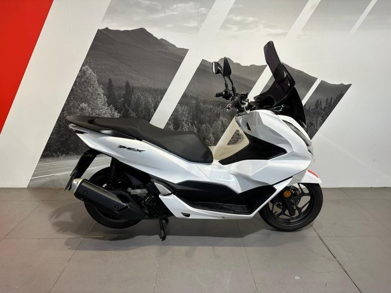 2024 HONDA PCX 125 available now at Craigs Honda