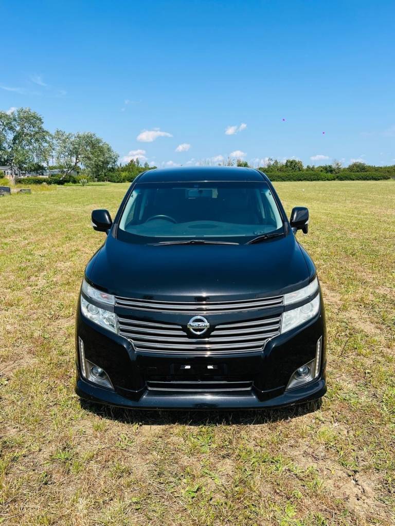 Nissan Elgrand 2013 2.4 petrol Automatic  7 seater Touch screens with Bluetooth 