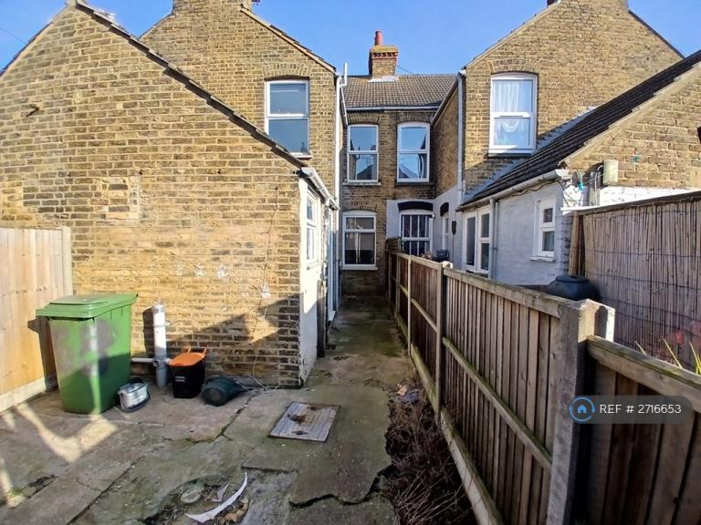 3 bedroom house in Jefferson Road, Sheerness, ME12 (3 bed) (#2716653)