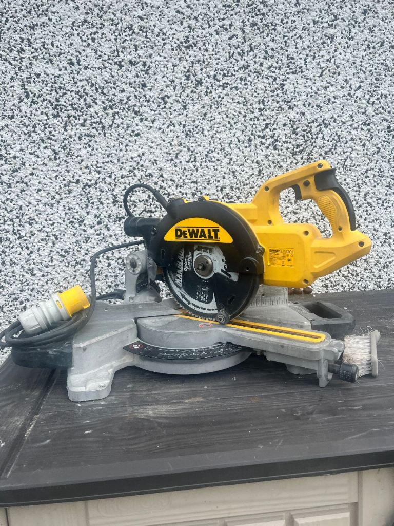 DeWalt Mitre Saw & Blades – Good Working Condition