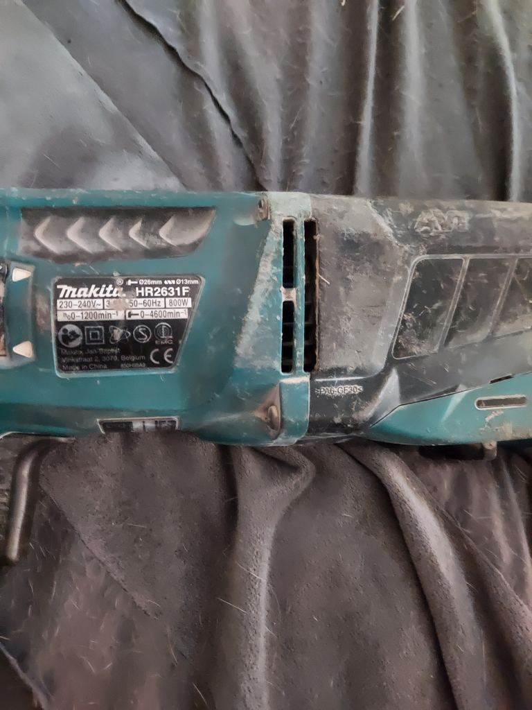 Makita hr2631f rotary hammer drill
