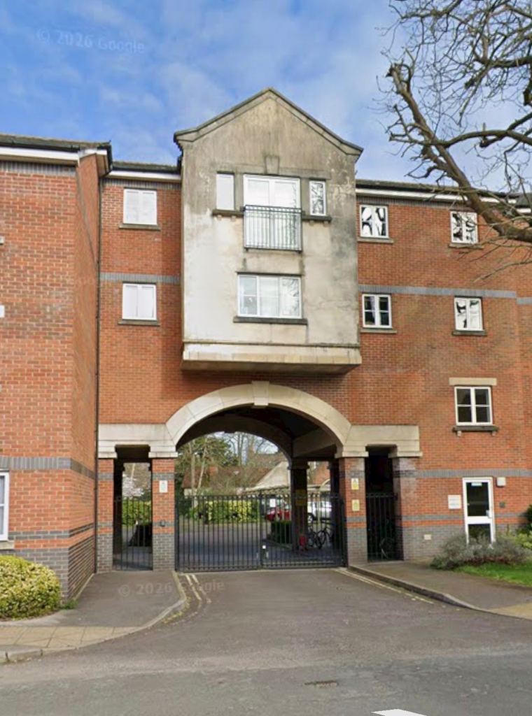 Secure, Gated Parking Space - City Centre - Close to Station, Said Business School, Westgate Centre