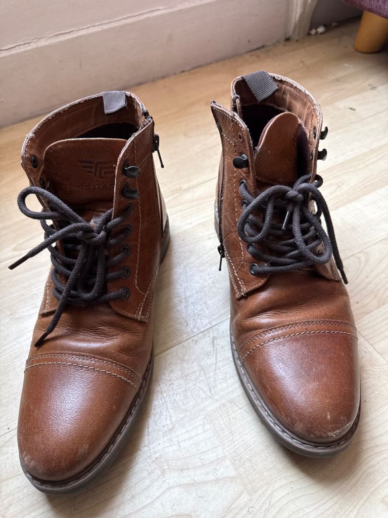 Stylish Brown Leather Mens Boots – Good Condition