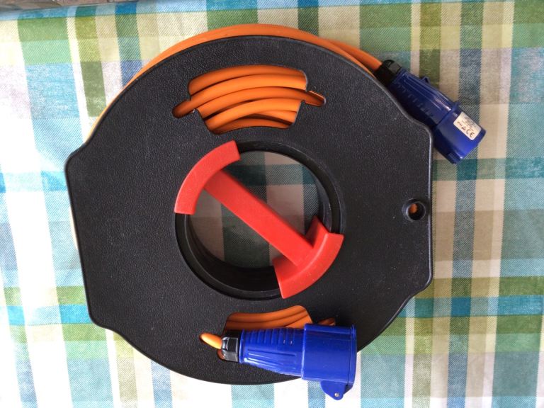 Heavy duty 25 mtr extension lead cable on reel