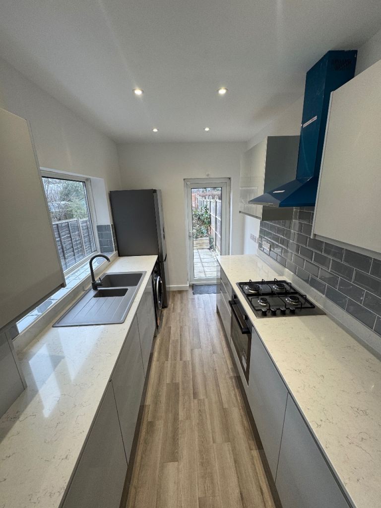 2 BEDROOM HOUSE AVAILABLE FOR RENT 