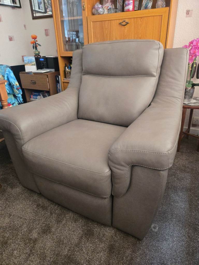 Mocha Leather Electric Recliner Armchair - Italian Leather - Excellent Condition