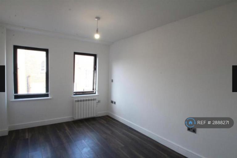 1 bedroom flat in George Street, Aylesbury, HP20 (1 bed) (#2888271)