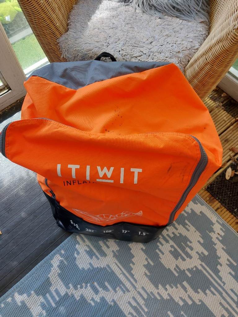 New never used Itiwit 3 person inflatable kayak 