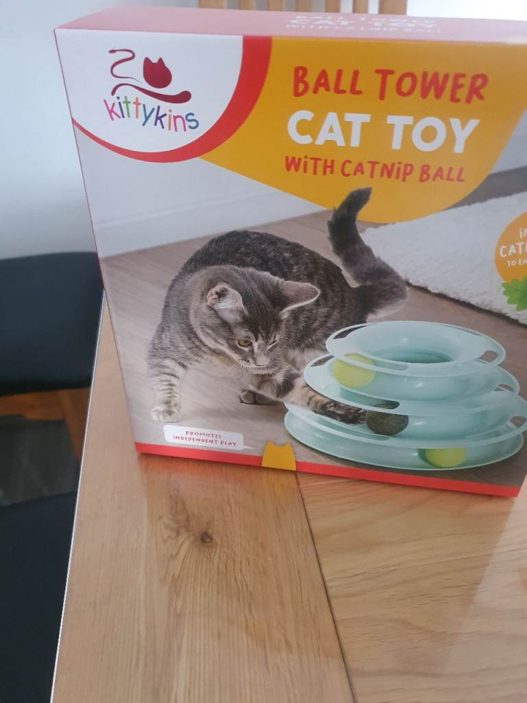 Ball tower cat toy 