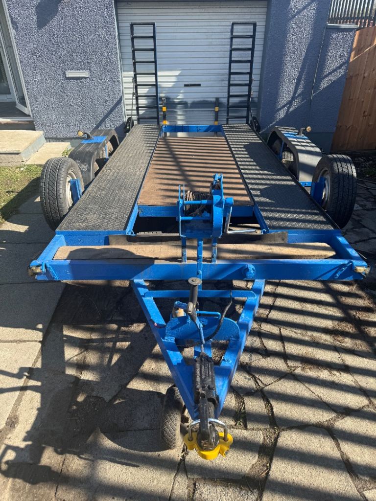 Car transporter trailer 