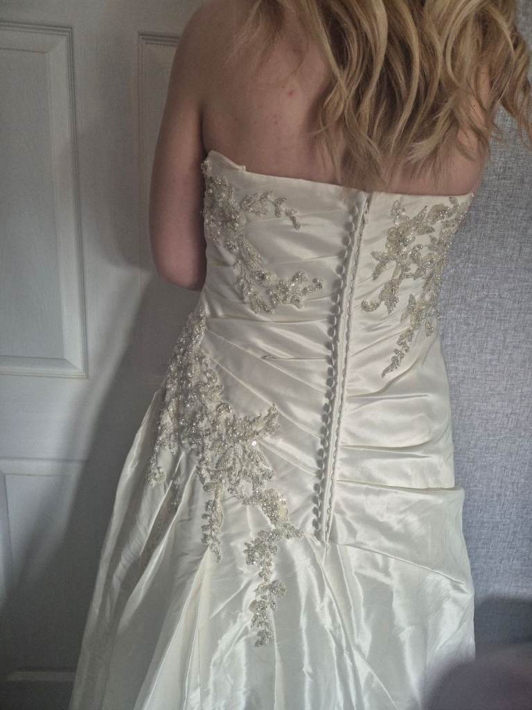 Diamantés wedding dress