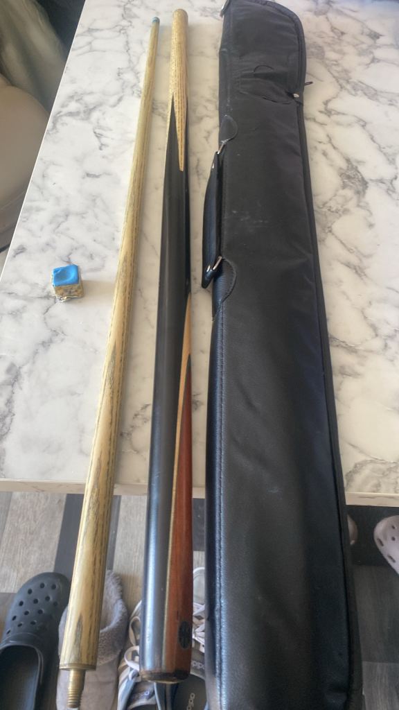 Snooker cue and case