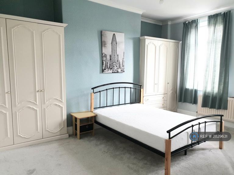 4 bedroom house in Warwick Street, Newcastle Upon Tyne, NE6 (4 bed) (#2829631)