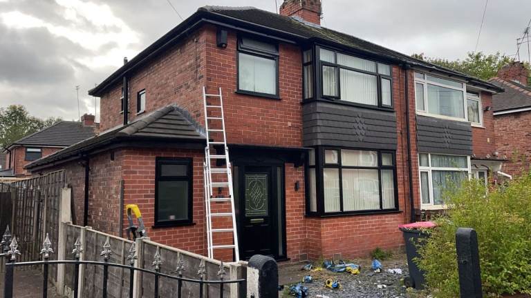 💥Refresh & Revamp your old windows, kitchen, doors with a new fresh Upvc paint spray🌈