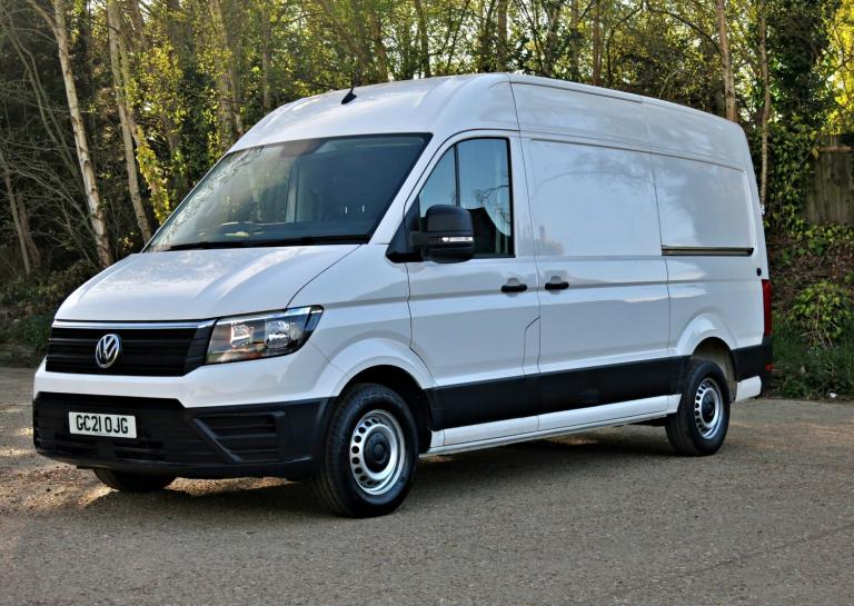 VOLKSWAGEN CRAFTER 140HP FWD AIRCON MWB TRENDLINE EURO 6 CR35 White Manual Dies