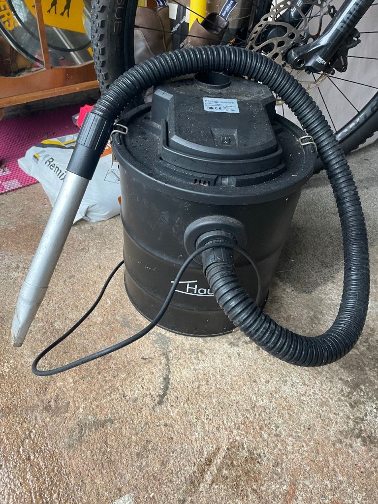 Log Burner Ash vac Hoover