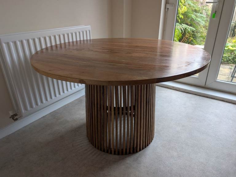 Round 120cm solid mango wood table with slatted base