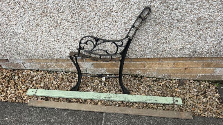 Bench cast iron and wood 