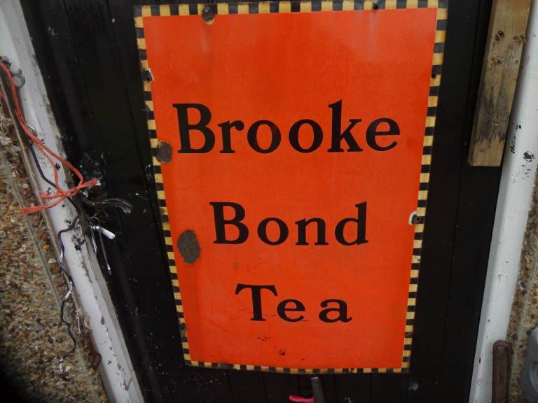VINTAGE ENAMEL SIGN ~ BROOKE BOND TEA ~ 1920 / 30s