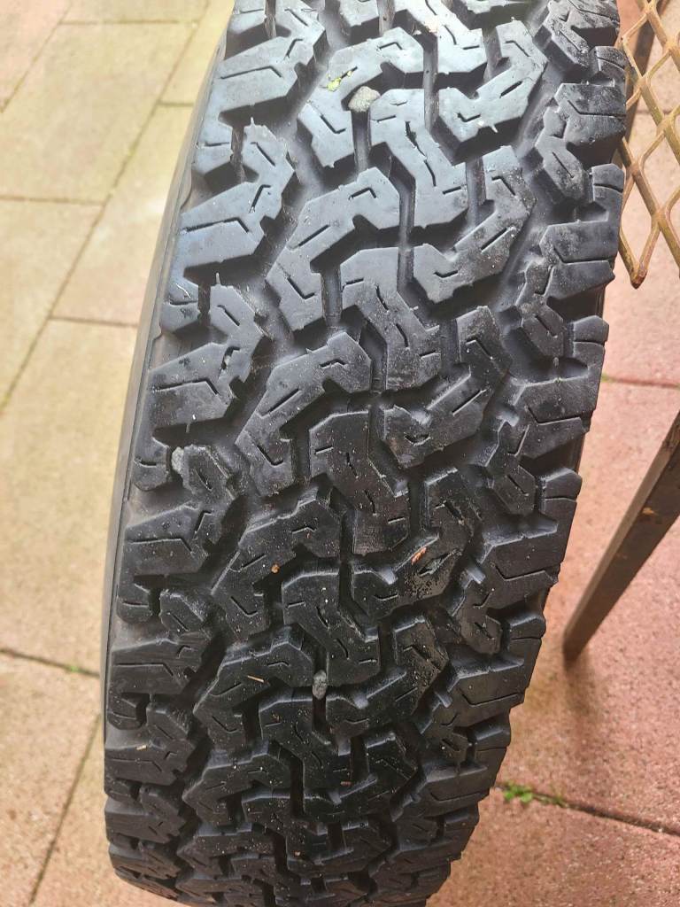 Landrover alloy and tyre