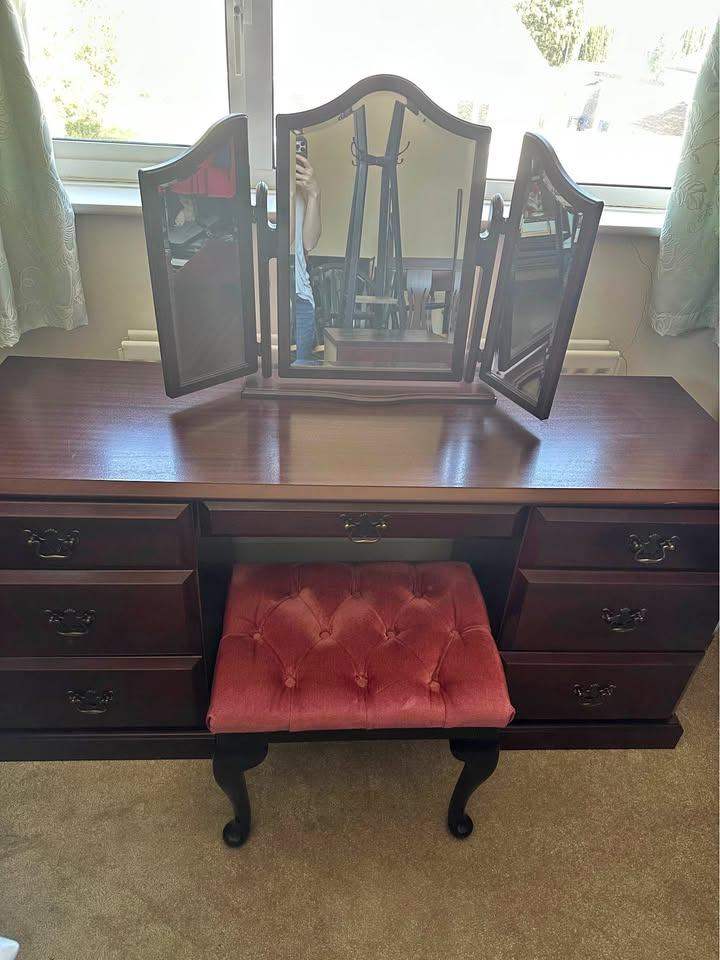 Dressing table, 6 draws, stool and mirror