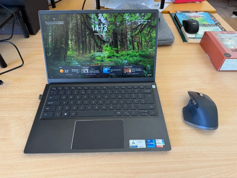 Dell Vostro 5410 14 i7, 32GB Ram, 512gb storage Windows 11 Pro