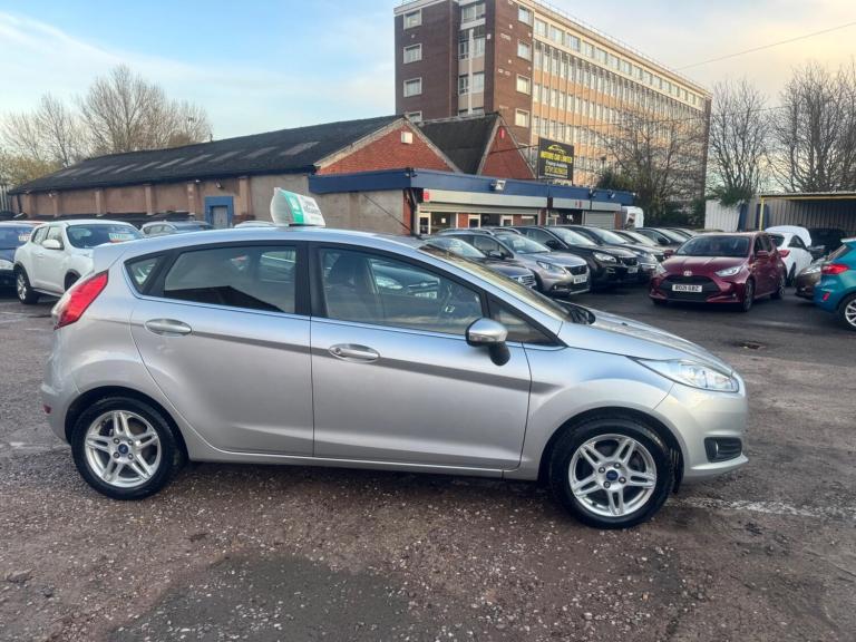 2014 Ford Fiesta 1.6 Zetec 5dr Powershift HATCHBACK PETROL Automatic