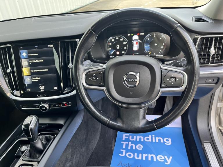 VOLVO V60 2.0 Momentum Plus D3 Silver Manual Diesel 2019