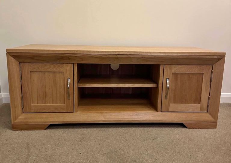 Bevel Solid Oak TV Unit 