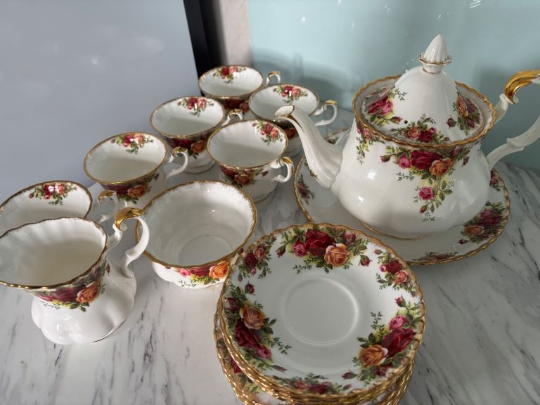 Royal Albert old country roses tea set 