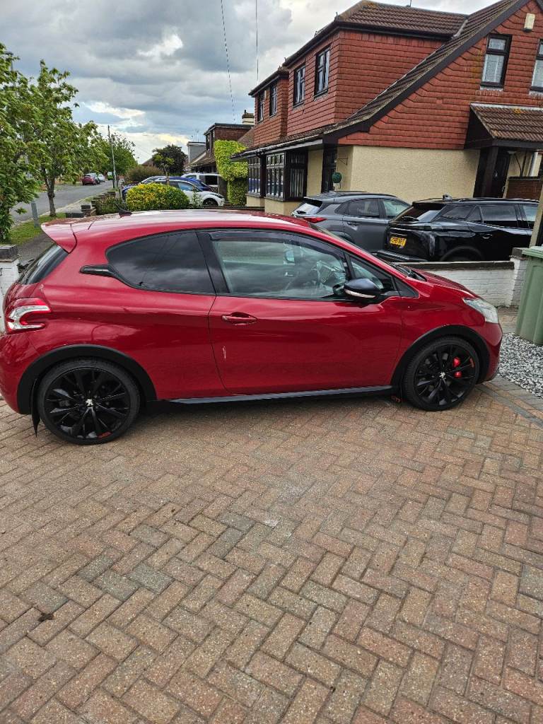 Peugeot, 208, Hatchback, 2015, Manual, 1598 (cc), 3 doors