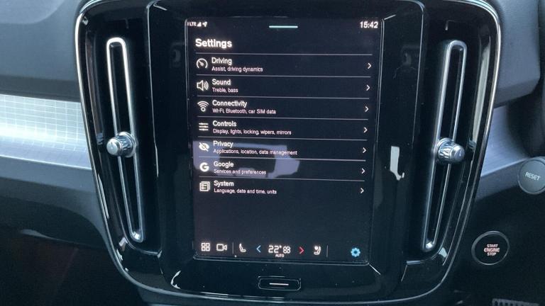 2022 Volvo XC40 Plus, B3 mild hybrid, Petrol, Dark ESTATE Petrol/Electric Hybrid Automatic