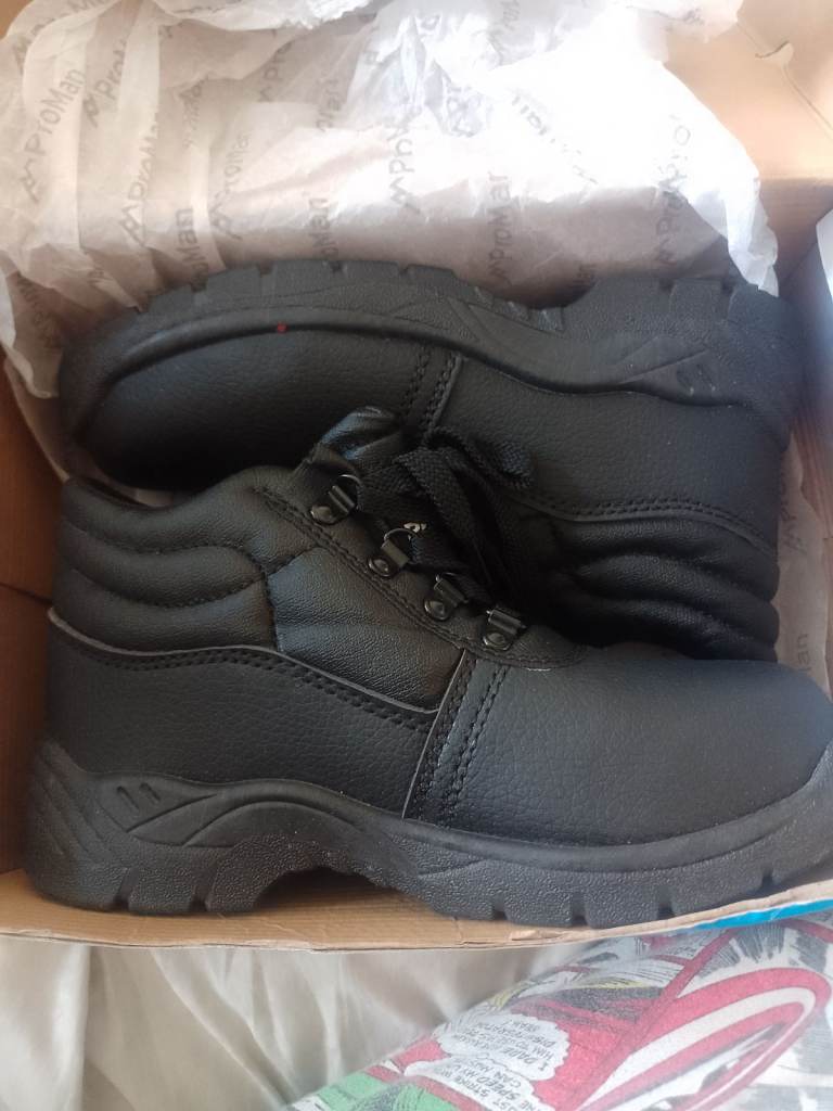 New size 4 pro man work boots 