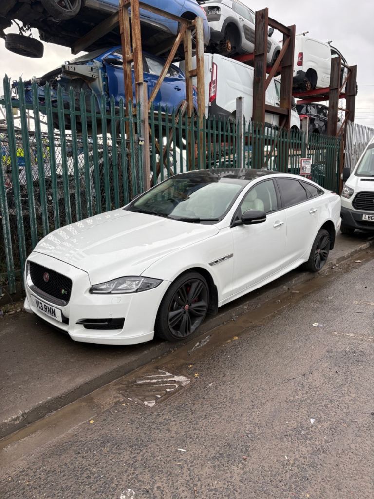 2016 Jaguar XJ 3.0 V6 Diesel Breaking