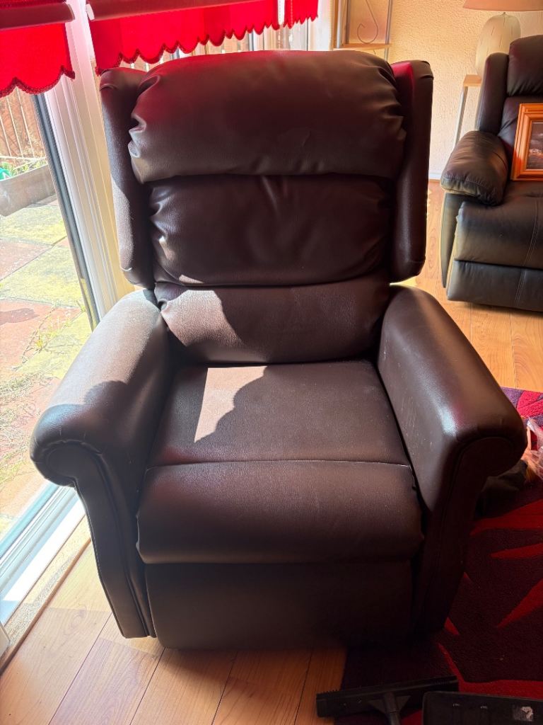Free recliner chair 