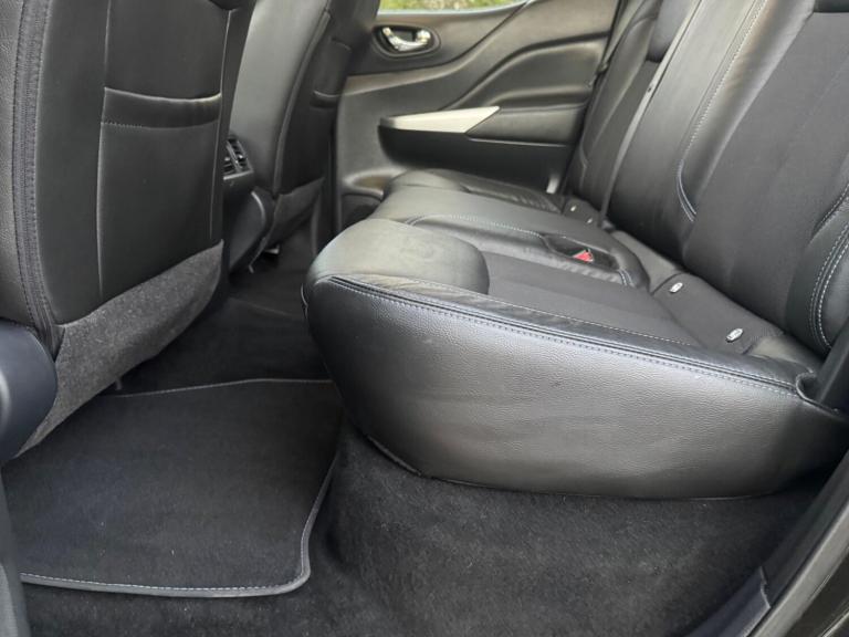  Nissan Navara 2.3 dCi N-Guard Auto 4WD Euro 6 4dr Diesel Automatic