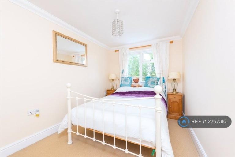 1 bedroom in Penrose Gardens, Guildford, GU12 (#2767316)