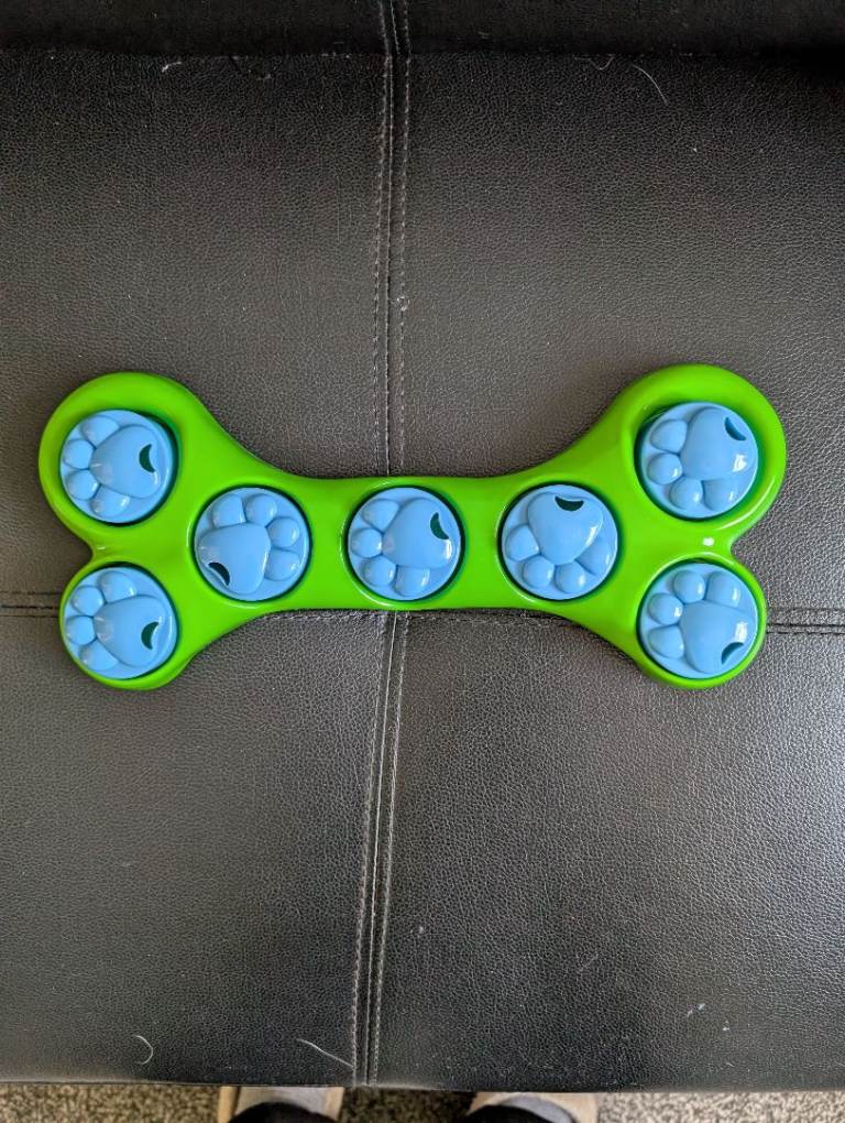 iQuties dog treat puzzle 