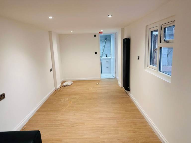 Studio Flat, Barton Road, SL3