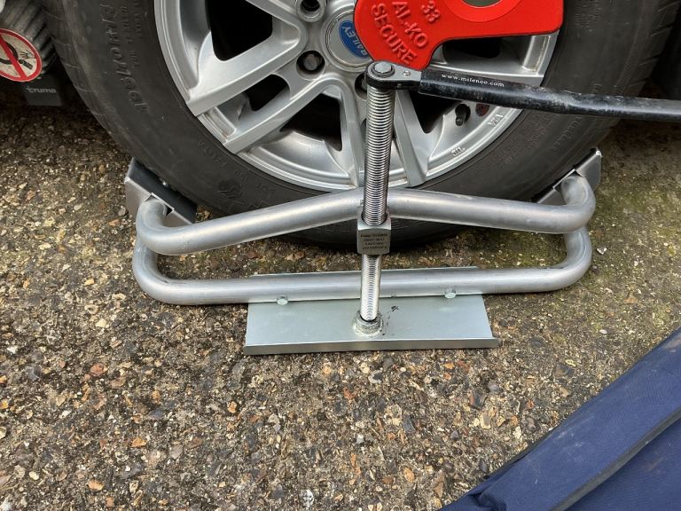 Milenco caravan leveller ideal for use with alko wheel locks