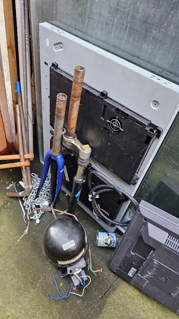 Free scrap metal / wood 